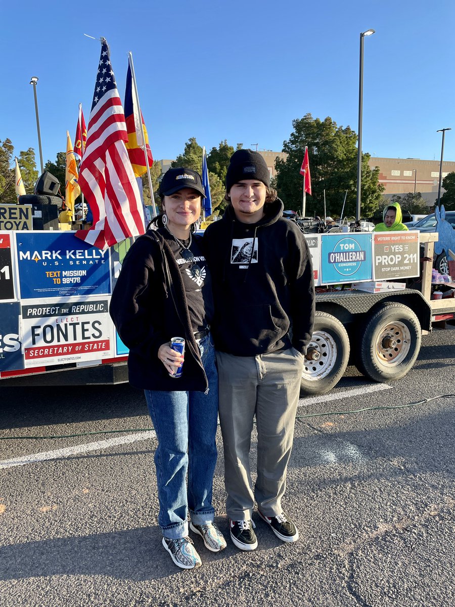 jaynieparrish's tweet image. Indigenous organizers joined up @ Western Navajo Fair to register voters, talk w/families about critical deadlines, &amp;amp; candidates. Ahéhee’ teams for standing up for our voting rights &amp;amp; making your voices heard! #nativevote22 #familyvotes