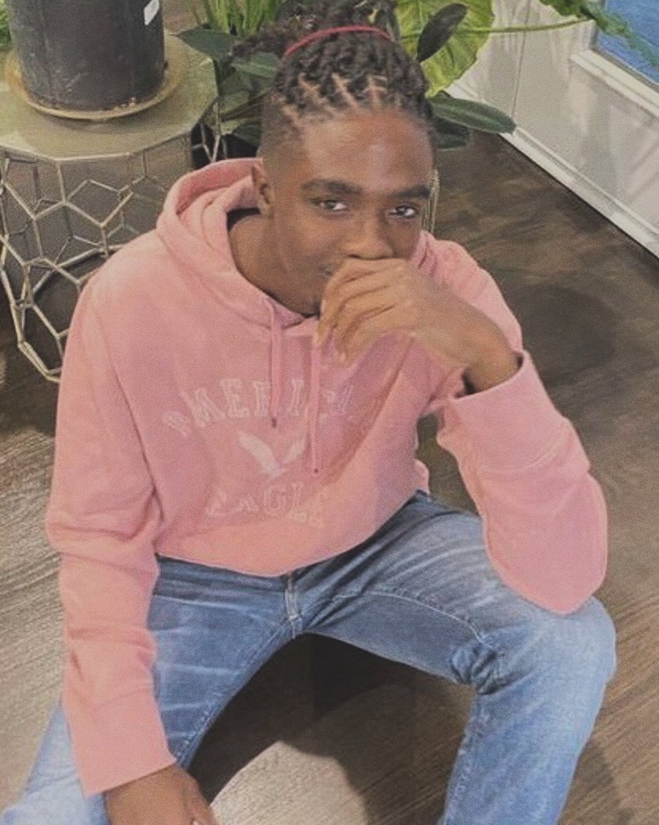 lumaxcamera's tweet image. 📷 college lucas and max roommates, taken by each other