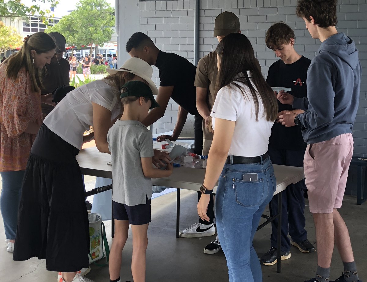 CoolAeroAU's tweet photo. @RoyalAeroAU Queensland Branch @CoolAeroAU Dream team were kept busy making paper planes &amp; helicopters at the Aviation High School Aerospace Experience Day. 

#stories #experience #knowledge #insight #inspiration #aviation #STEMeducation https://t.co/3Z5efcZgEh