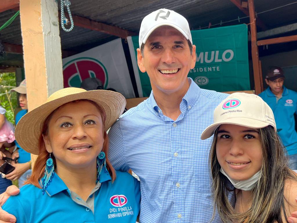 romuloroux's tweet photo. Cerrando en El Barrito de Atalaya con nuestros líderes, precandidatos, autoridades. Un corregimiento q ha sido olvidado por sus autoridades los últimos 20 años. En el 2024 eso lo vamos a cambiar, para traer el progreso que se merece este hermoso pueblo. Gracias familia Serrano! https://t.co/31wu6rtHaX