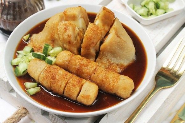 sunkissyum's tweet photo. Yuhuuu ini dia makanan kesukaan akuu, pempek. Pokoknya ga ada kata bosen buat makan ini. Rasanya yg asem, pedes uhh enak deh 🤤#PejuangRasanyaIndonesia dengan #KenaliRasanyaIndonesia di #FJB2022 Daftar sekarang https://t.co/3pdnUzpzgX https://t.co/KoTx14BcbR