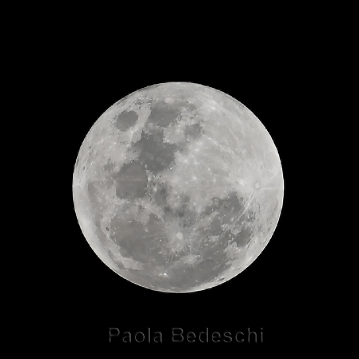 bedesabril21's tweet photo. Comparto imagen de la #LunaLlena 🌕📸 desde la Ciudad Autónoma de #BuenosAires 🇦🇷 captada desde mi ventana 🤩 9oct2022  #MoonLovers #Moon #Astrophotography #ThePhothoHour #nikonphotography @famedisa @MatosRaisel @KulPato https://t.co/2ixSBUe50E