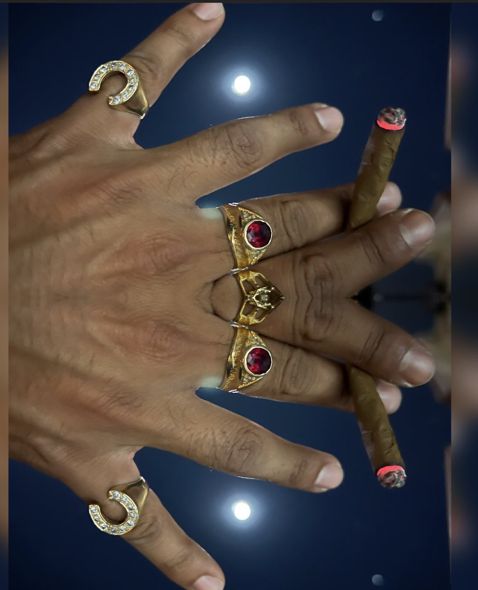 izzyartnft's tweet photo. Who loves smoking in the smoking in moonlight? Like if you do. #Nft #Izzyroc #NFTCommumity #art #aiart #like #high https://t.co/aM7SoMNaTh