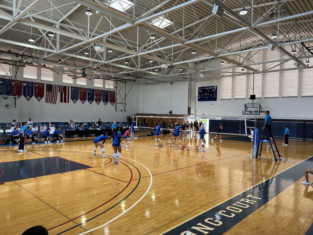 tombuning's tweet photo. Chaminade Volleyball drawing an amazing crowd of fans as they take on State rival UH Hilo. #GoSwords #SilverswordsOhana https://t.co/xUmV45aam1