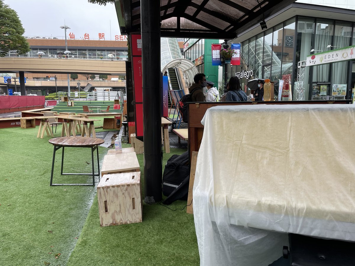 st_piano_sendai's tweet image. おはようございます。イベント最終日ですが、天気予報むなしくまだ雨が降り続いています☂️演奏イベントは決行予定です！本日もどうぞ宜しくお願いいたします。
#movemove #仙台駅前らしさ
#openpianoproject #ストリートピアノ
#ストピ