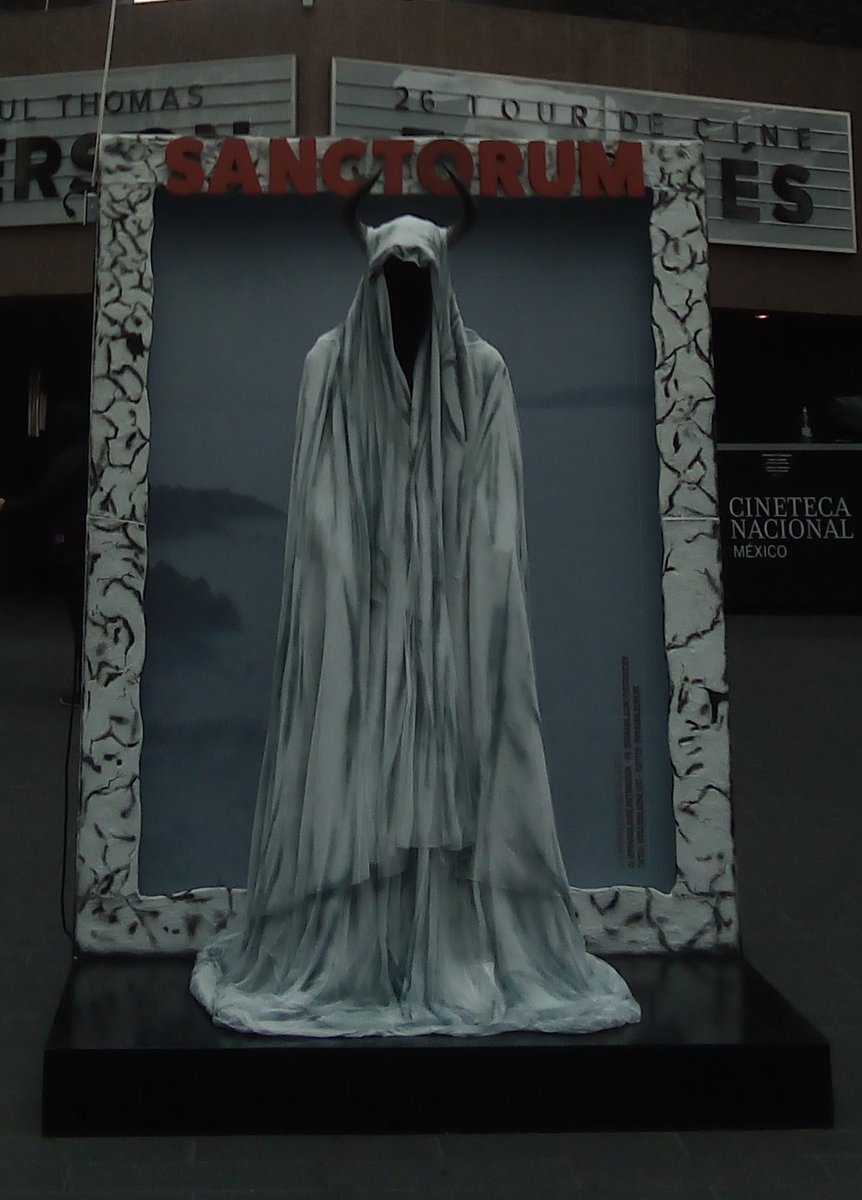 suguema's tweet image. #TipicoQue Te invitan al #TourDeCineFrances en la cineteca nacional y tú pensando que serán puras películas ñoñas de amor y al llegar te encuentras esa madre y gritas: Pero que es esooo!!!😲😲😲
😆😆