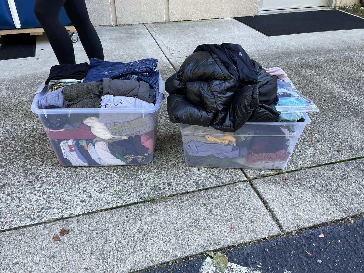 Donating clothing to Note in the Pocket for simulation 2!!! #group8 #teamsim2 @_Jackie_Bruce