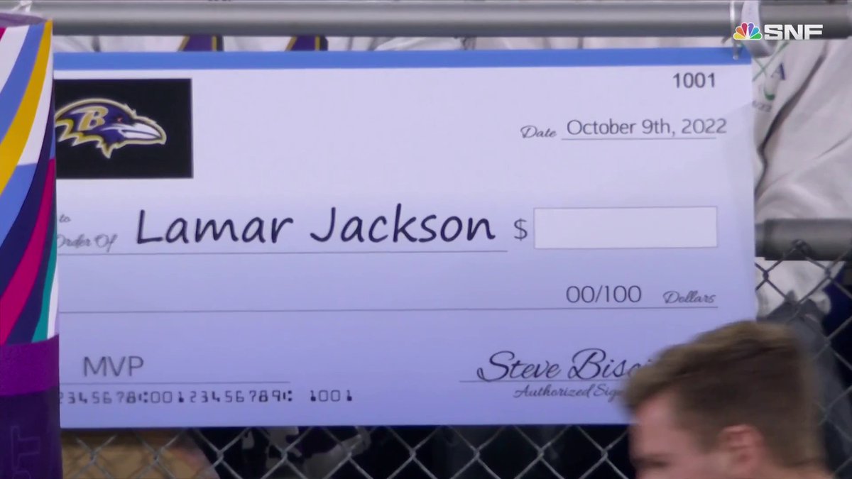 SNFonNBC's tweet photo. This Ravens fan brought a blank check to the game. 😅

#RavensFlock https://t.co/GWybiy1PBr