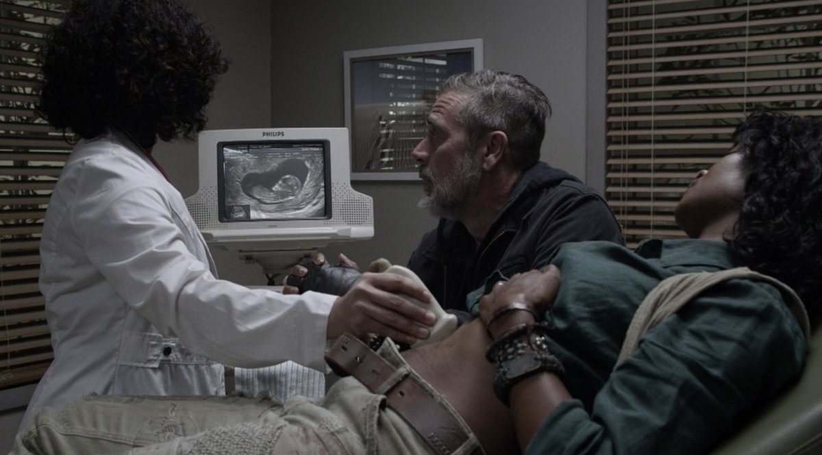 TWalkingDWorld's tweet photo. This parallel is not fair at all.

#TheWalkingDead https://t.co/WQemMGW6uq
