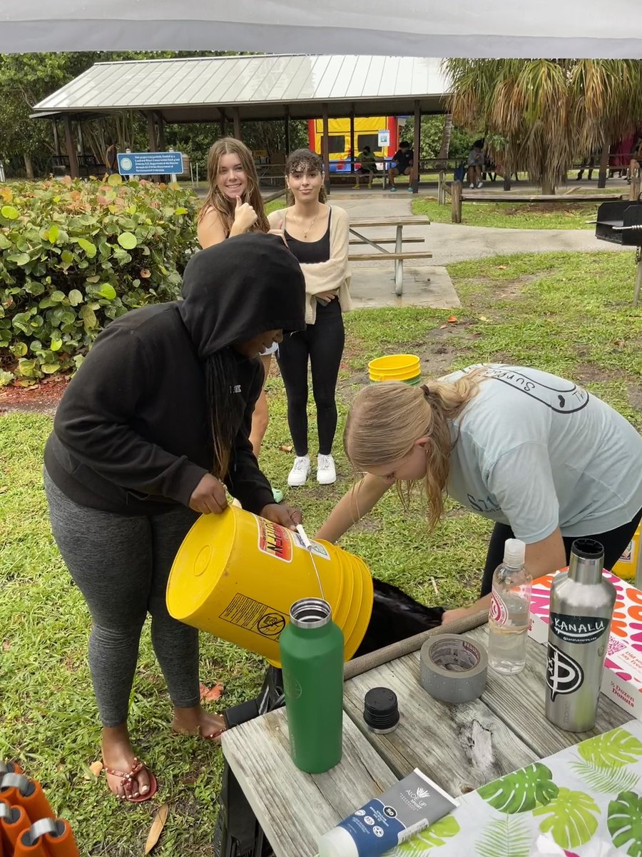Surface71wpb's tweet photo. Soggy Saturday! Thanks @LWCHSTrojans @DSOA_Official @FHH_FalconFury @SuncoastHighFL @ConnistonMiddle for the #beachcleanup 💙 #thinkbluegogreen @pbcparks @Philanthrotank https://t.co/8G58awkpR0