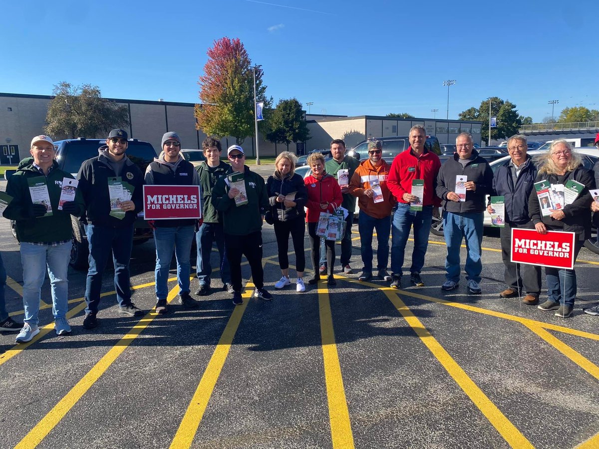 NikRettingerWI's tweet photo. Huge weekend on doors in the 5th District for @RonJohnsonWI & @michelsforgov! We had a big @WIYRs & @WaukeshaGOP Super Saturday in Brookfield yesterday & a crew out today in the 83rd to knock again for me, Ron & Tim πΊπΈ
#NikRettingerForStateAssembly #WIYRs #WaukeshaGOP #LeadRight https://t.co/pD5k9R2wwl