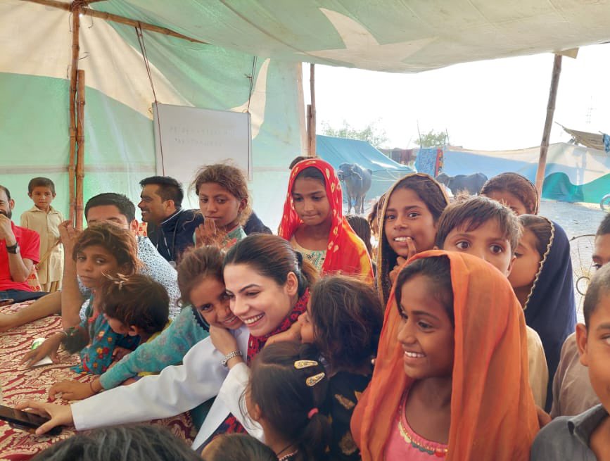 My Sindh survived because we were holding each other. ❤️
The best thing about love is that it sees no boundaries 😘
#MedicalReliefCamp #Meherr