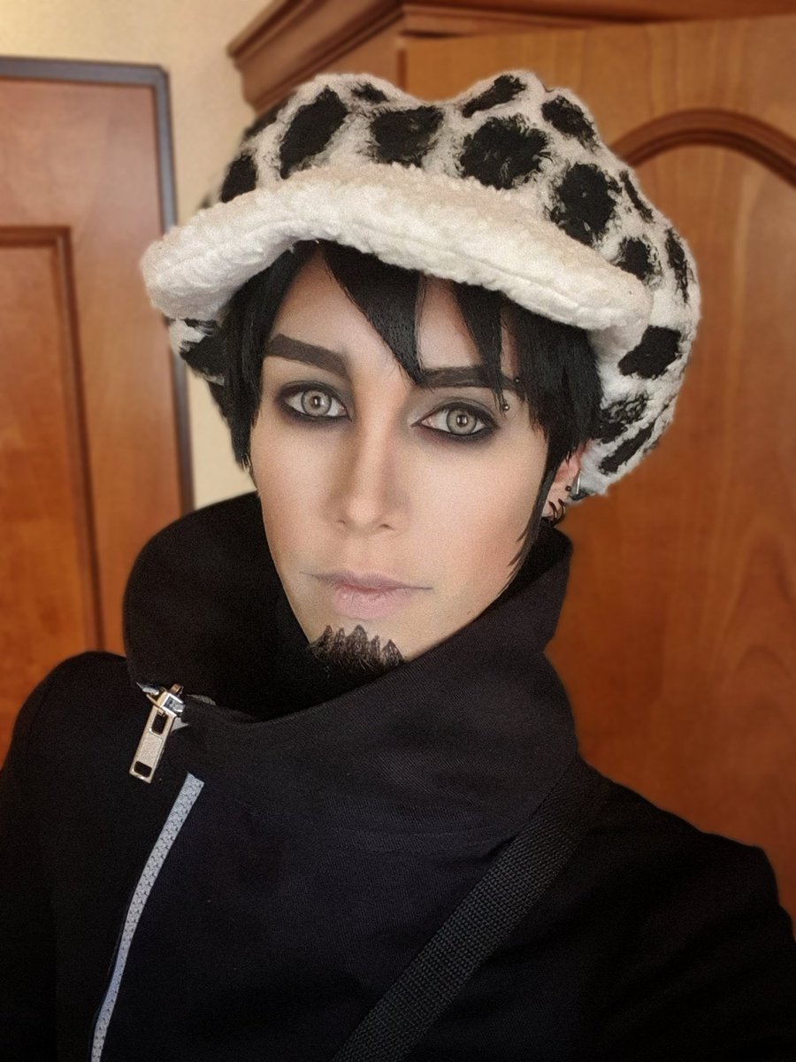 Das secret Cosplay war Law!
Ich liebe es, das ich wirklich viele damit überrascht habe, dass ich aus #OnePiece cosplaye. ✌🏼😗

Danke an <a href="/XGentleMadnessX/">Tindomielle_DeAhrel</a> fürs nähen der kompletten Klamotte. ♡