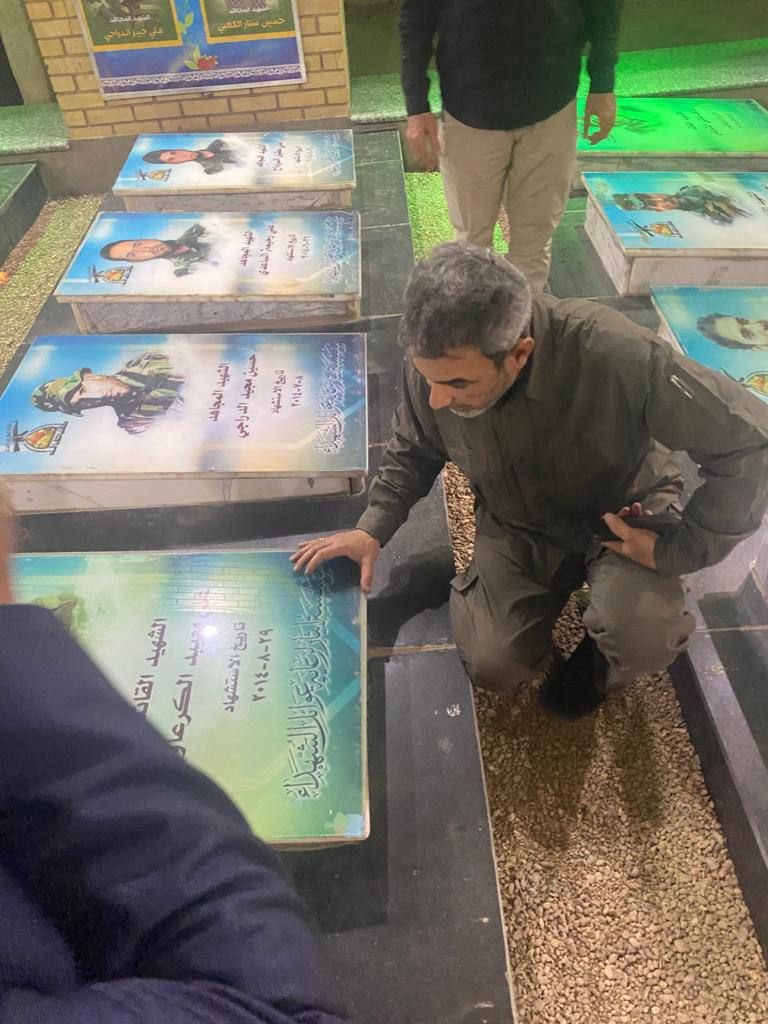 ab_fdk's tweet photo. السيد رئيس اركان هيئة #الحشد_الشعبي عبد العزيز #المحمداوي يزور مقـبرة وداي السلام  روضـة الشهيد القائد  ابومهدي المهندس ورفائقهِ في #النجف الإشرف https://t.co/BXFs2fJW9O