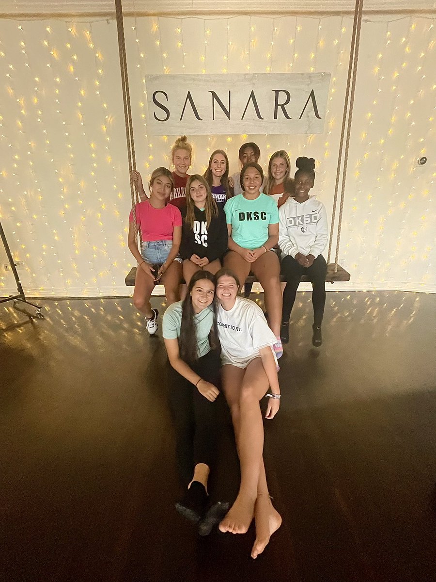 SienaRichey_'s tweet photo. No games this weekend but we definitely had team bonding time and a restorative yoga practice to take care of our minds and bodies! #TheHartWay
@DKSC06GHART @DKSC_official @TopDrawerSoccer @NCAASoccer https://t.co/UNTBYku27Y