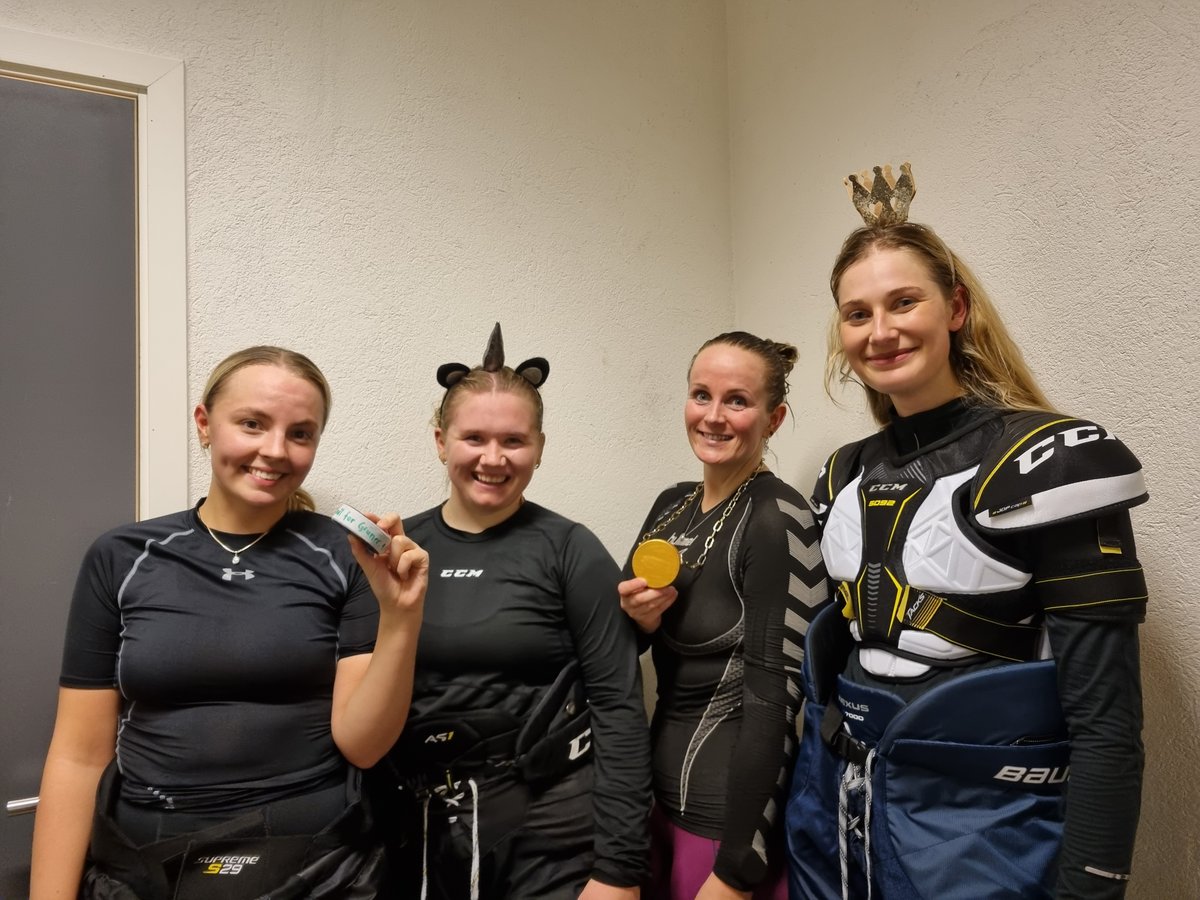 GrunerKvinner's tweet photo. JADDA!
Første seriekamp mot Ullensaker Flyers ender 1 - 9, og vi pakker ned 2 poeng med hjem til Grünerhallen!
Neste seriekamp er søndag 16.10. kl. 17.45 i Grünerhallen mot Bærum Wildcats!
@norskishockey @GrunerHockey https://t.co/vkH2Qxmqrv