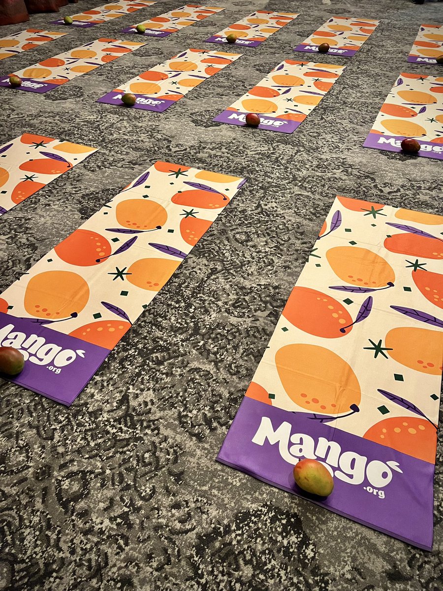 rebeccalewisrd's tweet image. And now time for some Mangos, Meditation, and Mindfulness led by @MandyEnrightRD! #fnce #mangoboard