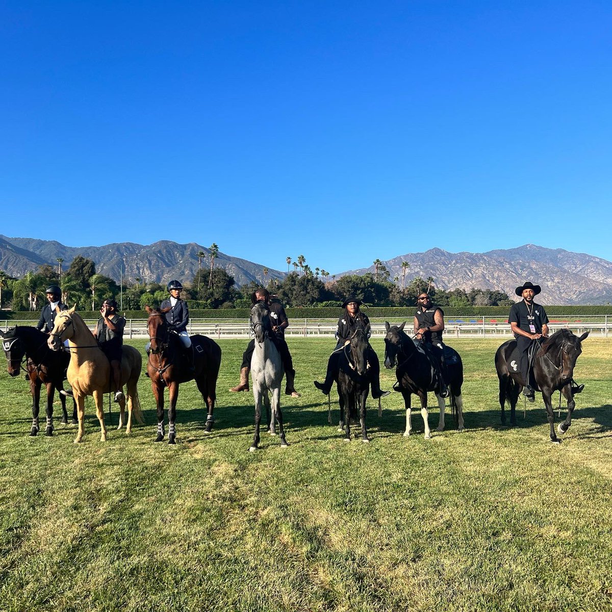 blugrasschatter's tweet photo. Loved having the @ComptonCowboys x @Stagecoach Race Day takeover last weekend @santaanitapark - and bringing so many different platforms together! 🏇🏿🙌🏻🤠🎸🎊

@CJEquestrians @1ST_Racing https://t.co/tZRkVHoNQK