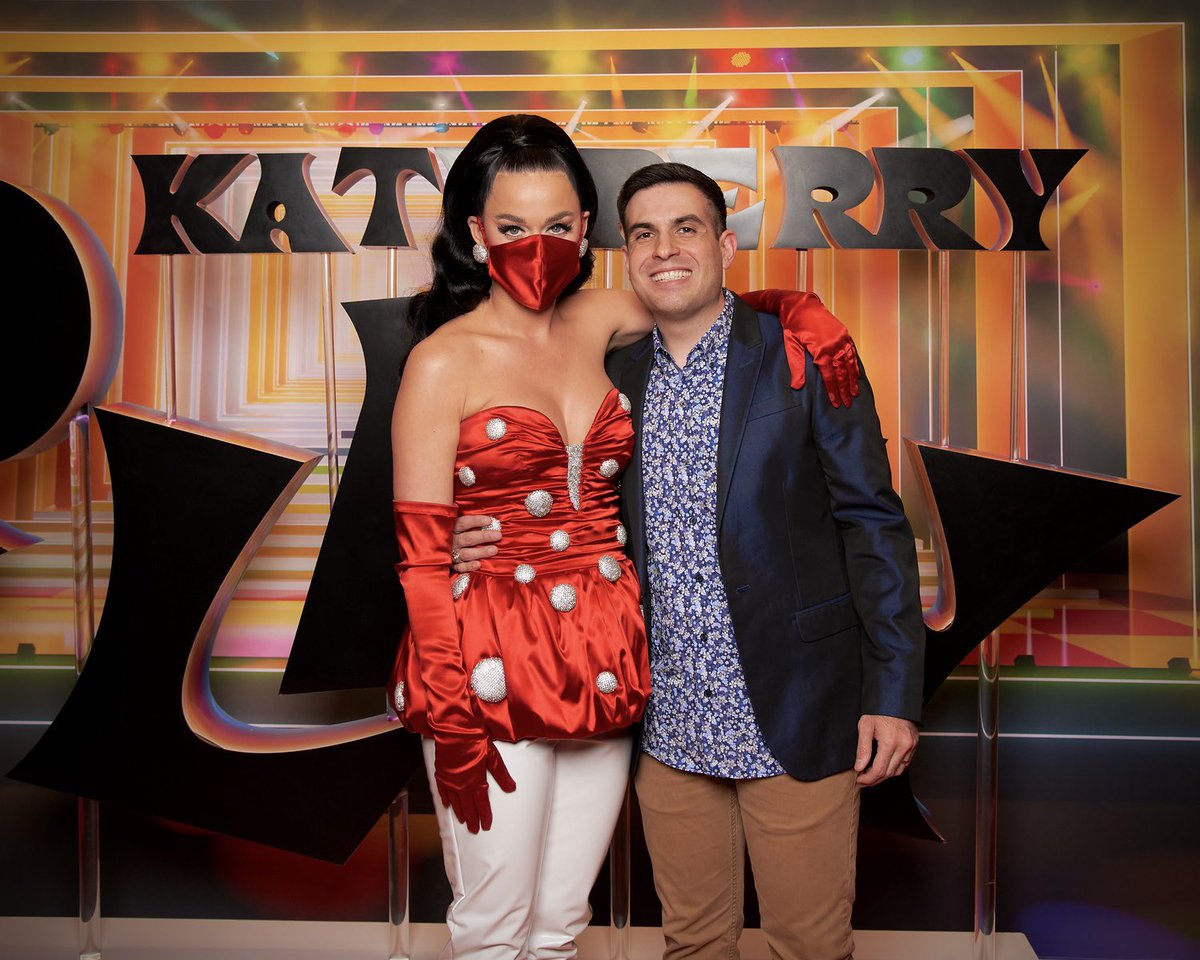 Rudythird's tweet photo. A whole dream come true. Happy 30th Birthday to me! @katyperry https://t.co/vzagNUMiBQ