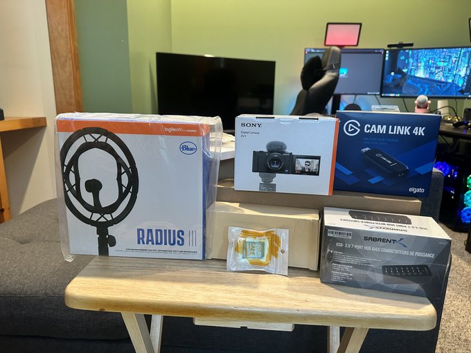 Setting up some new toys for streaming, hitting the gym and then jumping on twitch to celebrate 1k followers