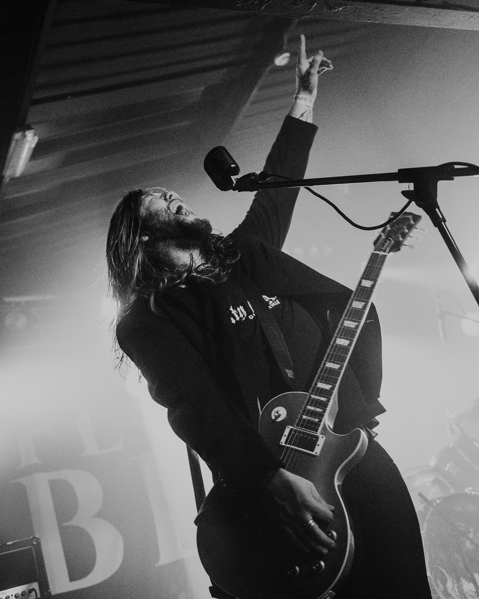 florenceblackUK's tweet photo. The Weight of the World UK tour has been unbelievable so far. It’s been amazing to see you all screaming our songs back to us. 

5 shows left… LETS DO THIS! https://t.co/dZBGW3mMUc