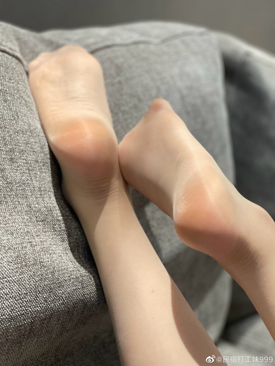 Anumy_'s tweet photo. #丝袜 #美腿高跟鞋 #玉足 https://t.co/3Ds4rkbFNn