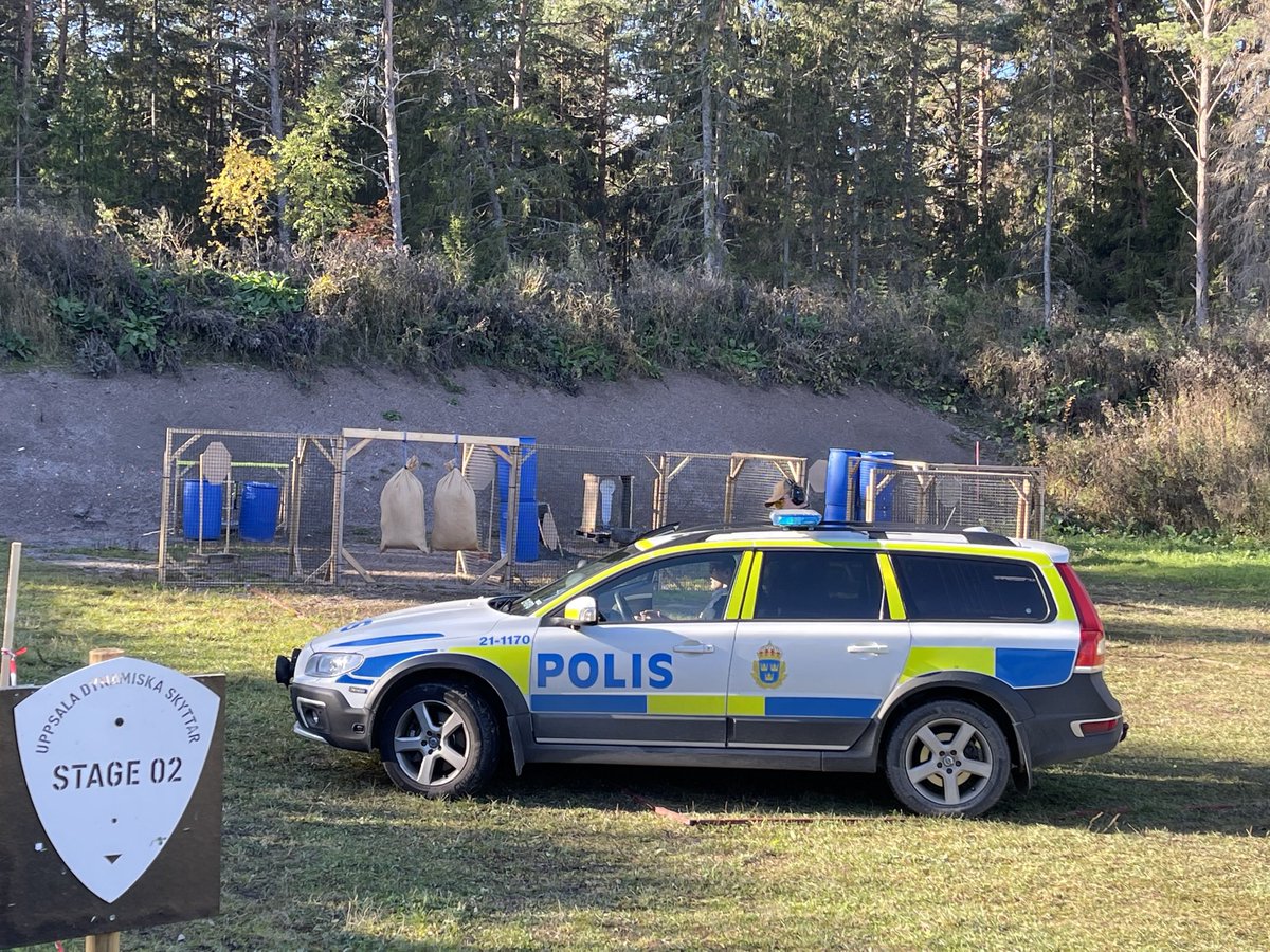 3GunCompetitor's tweet photo. Svenska Polismästerskapet. En fantastisk idrottstävling som förbättrar myndighetens säkerhet, förmåga och skicklighet på enhands- och förstärkningsvapen. #polissm #dynamisktskytte https://t.co/iVEvoKOOVQ