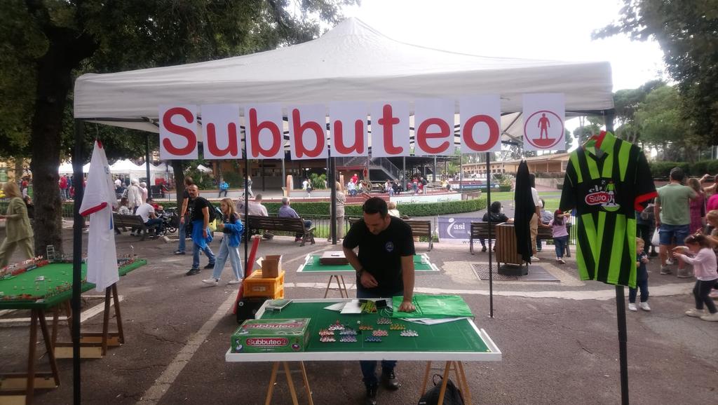 GiuCosimetti's tweet photo. Domenica passata presso l'Ippodromo di Capannelle con tanto di Stand Subbuteo. Un ringraziamento ad @AlessandroCochi e @asiroma per averci ospitato.
#subbuteo #oldsubbuteo #asiroma https://t.co/JCNyBrgL9B