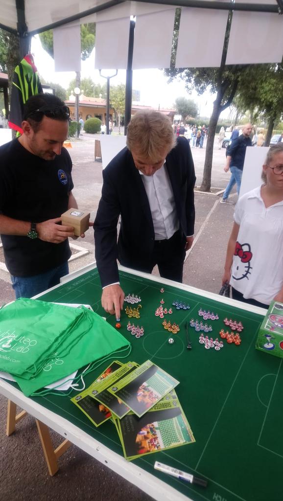 GiuCosimetti's tweet photo. Domenica passata presso l'Ippodromo di Capannelle con tanto di Stand Subbuteo. Un ringraziamento ad @AlessandroCochi e @asiroma per averci ospitato.
#subbuteo #oldsubbuteo #asiroma https://t.co/JCNyBrgL9B