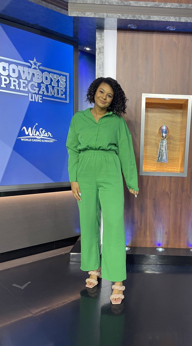 _HaileySutton's tweet image. Who wore it better, me or Kyler Murray?