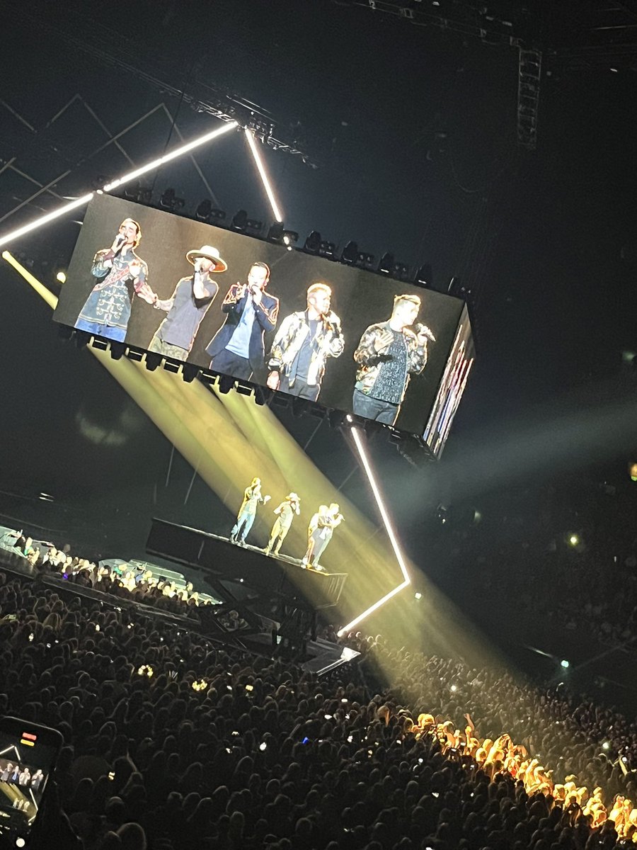 Thanxx <a href="/backstreetboys/">Backstreet Boys</a> <a href="/nickcarter/">Nick Carter</a> <a href="/aj_mclean/">AJ McLean</a> <a href="/howied/">Howie D</a> <a href="/kevinrichardson/">Kevin Richardson</a> <a href="/brian_littrell/">Brian Littrell</a> for the amazing show tonight #backstreetboys #bsb <a href="/ZiggoDome/">Ziggo Dome</a>