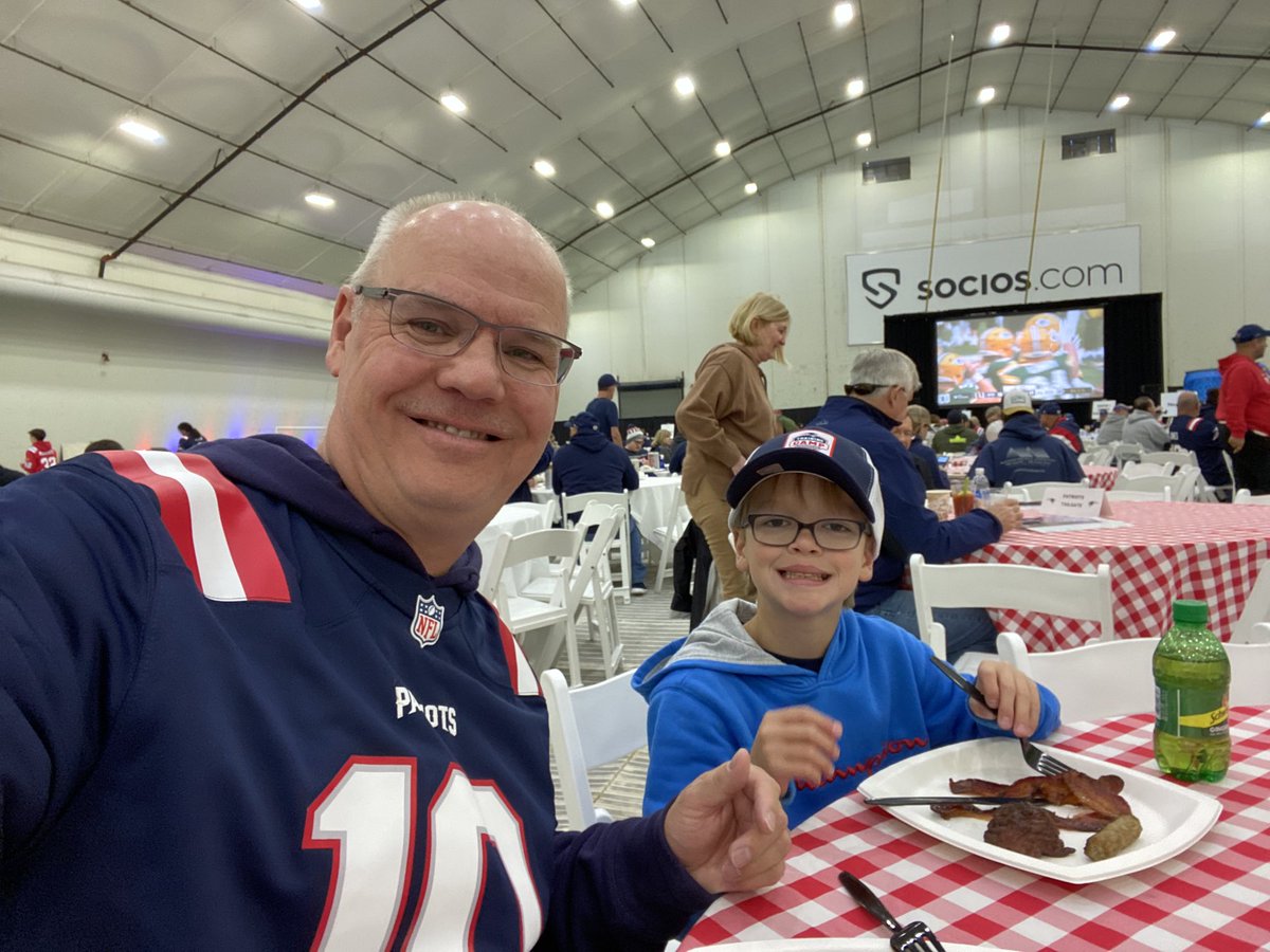 marktruss29's tweet photo. Awesome Sunday morning hanging out with my son at the Patriots pre-game tailgate party held in the indoor practice facility, before enjoying watching the Pats impressive victory #ProudPatriotsMember #Patsgame https://t.co/VQFwPxgO0U