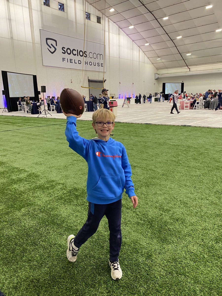 marktruss29's tweet photo. Awesome Sunday morning hanging out with my son at the Patriots pre-game tailgate party held in the indoor practice facility, before enjoying watching the Pats impressive victory #ProudPatriotsMember #Patsgame https://t.co/VQFwPxgO0U