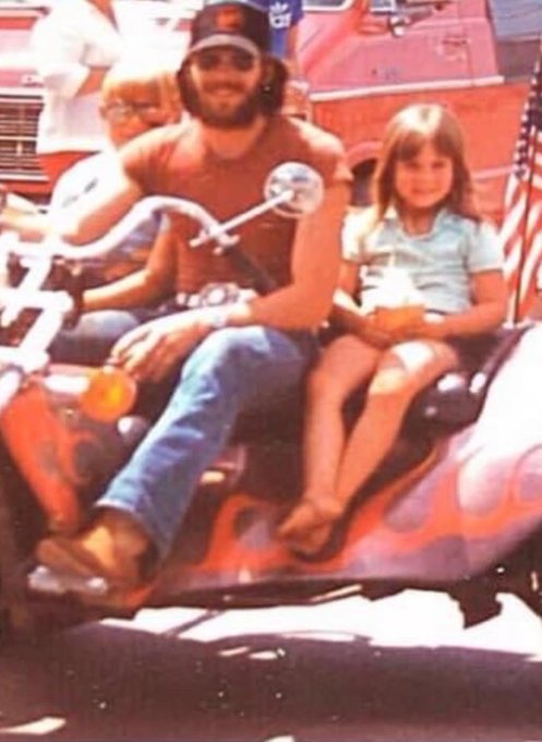 My dad passed away peacefully today. Thank you for all of your prayers! https://t.co/SA9Gj6fNOc<a href="/tag/fitchick"class="tags"><span>#fitchick</span></a><a href="/tag/nadianorth"class="tags"><span>#nadianorth</span></a>