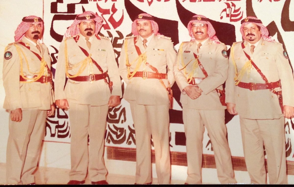 alsbah_anzh's tweet photo. صورة نادرة تجمع قدماء ضابط الحرس الوطني السعودي عام ١٤٠٥ هجري 
الثاني من اليمين 
١-المرحوم العميد متقاعد علي عماش رغيب البياعي السبيعي العنزي 
رحمة الله أبو أحمد  
الثالث من اليمين 
٢- المرحوم الفريق متقاعد عبيد غثيث سنيد الموينع البياعي السبيعي العنزي 
رحمة الله أبو زياد https://t.co/M4c8kBRIwn
