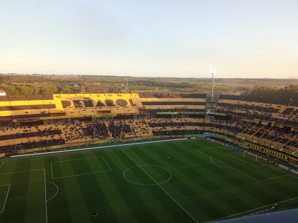 VictorRod614's tweet photo. Peñarol 🆚 Plaza Colonia... Se los cuento desde las 19.30 hs por radio Centenario 1250 AM y https://t.co/PjAIAQOBqm
@Centenario1250 @futbol1250 https://t.co/1phw6oVewb