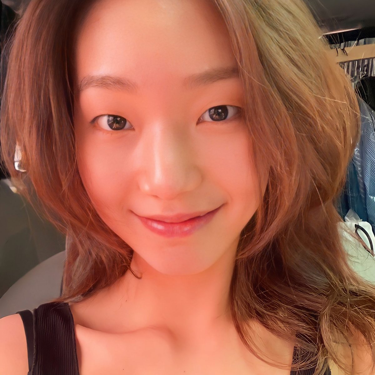 ⠀⠀⠀
   Meu avião acabou de aterrissar em Seoul e eu não poderia estar mais feliz! Apesar de amar NY e considerar minha segunda casa, finalmente retornei para minha cidade natal após algumas semanas longe, com muita saudade. 
   나는 돌아갔다! 
⠀⠀⠀