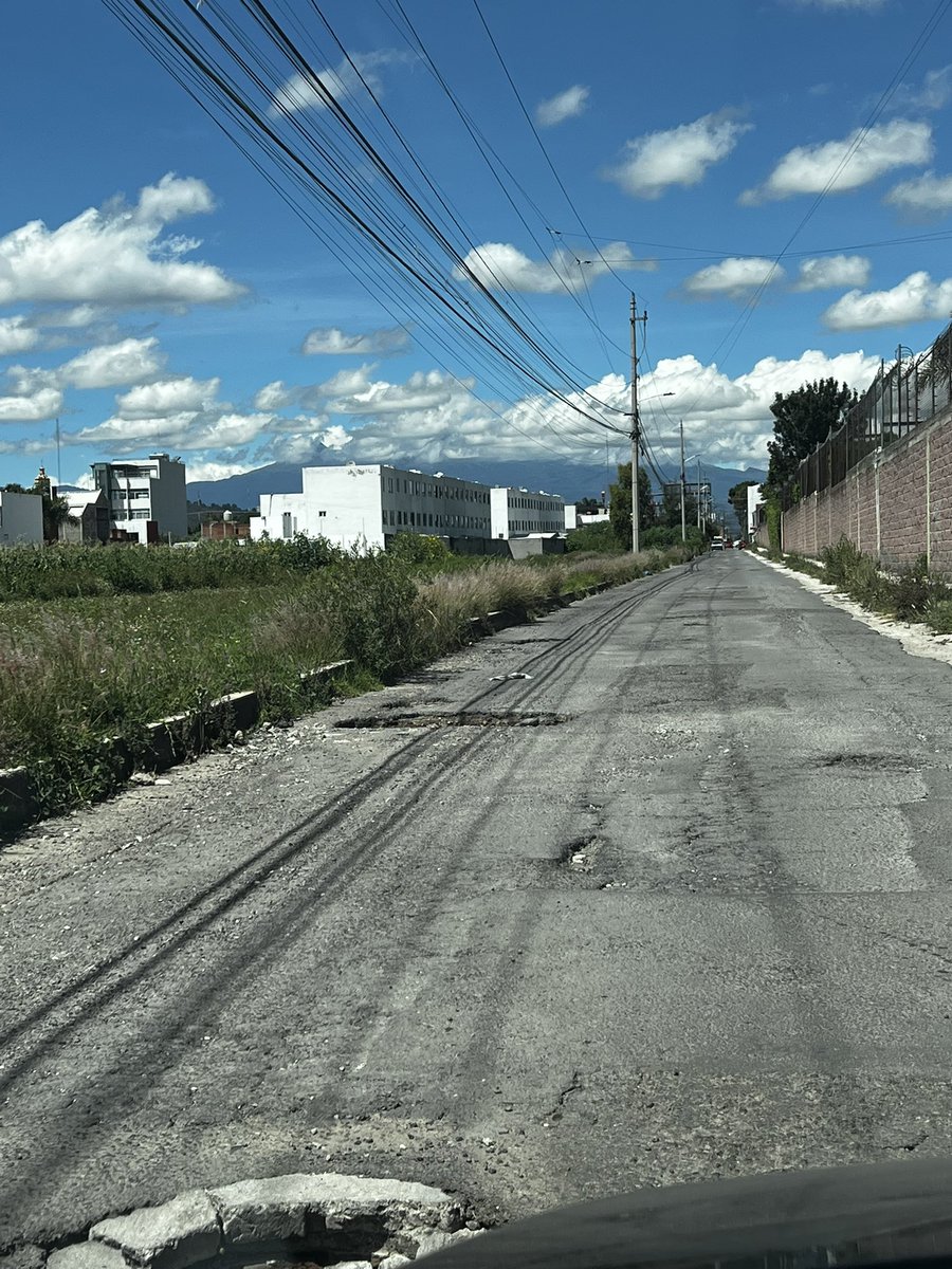AnCortesP06's tweet photo. @BachesCholula imposible la circulación en la 24 oriente, en barrio de Jesús tlatempa, en San Pedro Cholula. Hasta cuando? Evitemos accidentes y manden a personal a pavimentar!! URGE!!! @GobiernoCholula @CholulaReporta https://t.co/jEpBi19bQM