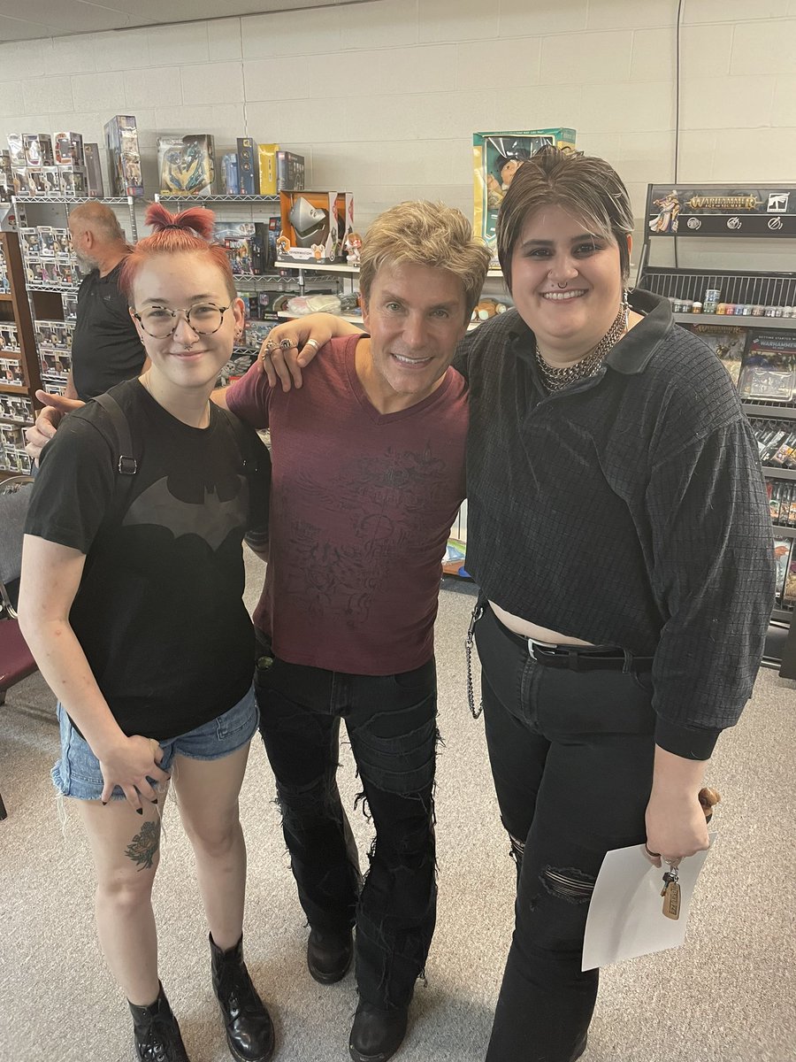 _bhiebert_'s tweet photo. IT WAS SO NICE TO MEET YOU! working on my tamaki cosplay ASAP! @vicmignogna https://t.co/A5AaRlMAMd