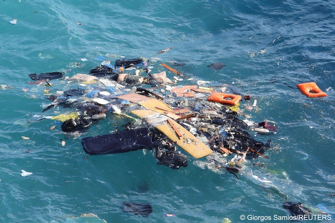 Refugees_Gr's tweet photo. Greece. The "entrance" of Europe.
Photo is from the refugee shipwreck in #Kithira recently.
Hundreds of people fleeing war, poverty and violence, die without the right for a safe passage while tourists enjoy the same sea where a humanitarian crime is being committed
#Refugeesgr https://t.co/LyM40Vg6Z3