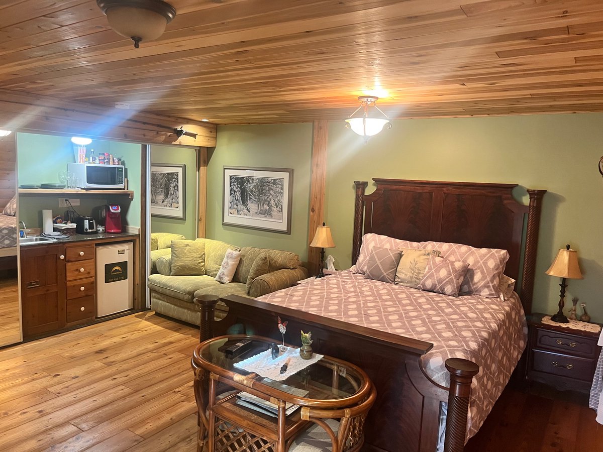 GEGlamping's tweet photo. Golden Ears Glamping VRBO special, 50% off limited time special. Relax, Rejuvenate and Romance. https://t.co/jPJWr9xpCI https://t.co/73E9LttzbZ