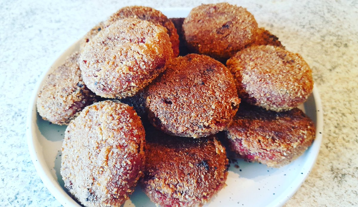 Beetroot Cutlet...
Recipe:  youtu.be/53JUx70YR3w

#Food #Foodie #recipes #foodphotography