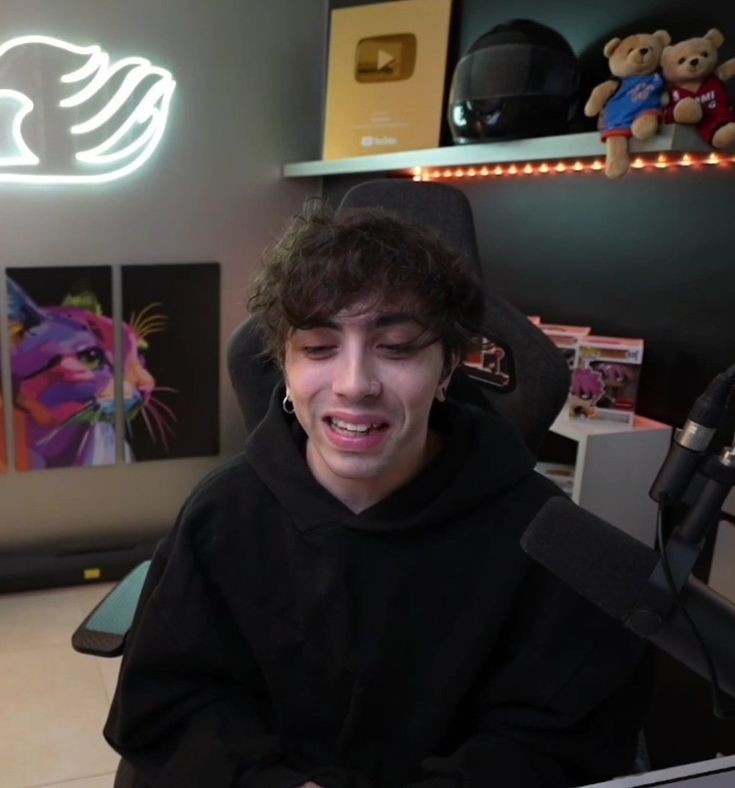 SPRXCRR__'s tweet photo. Feliz cumple Carruu @rodricarreraaa  seguí haciéndonos felices a todos con tu hermosa forma de ser y sonrisa. Te amo mucho y que la pases muy lindo💜 Gracias por todo. https://t.co/SL3p4LVrD8