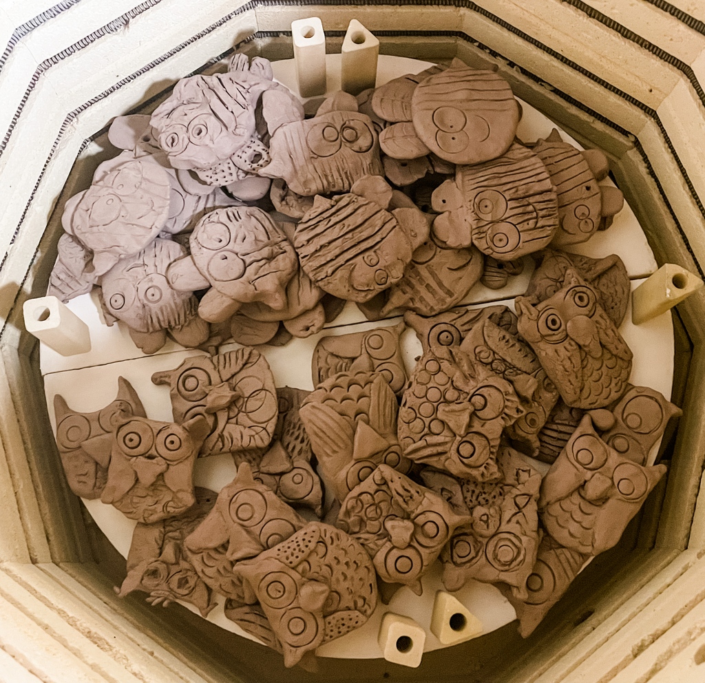 MrsBrown_Art's tweet photo. I can't wait to open up the kiln after the long weekend and see all the amazing clay creations... they are ready for glazing this week!
#clay #kiln #greenware #glaze https://t.co/TGUeMGAJCP