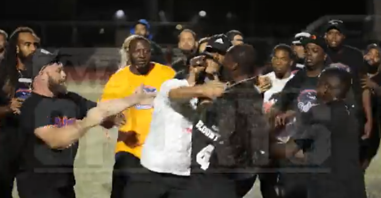 MWSNsports's tweet photo. Former NFL tailback LeGarrette Blount took part in a fight at a youth football game over the weekend
#Blount #Bucs #Fight #Football #News #NFL #Touchdown #Trending #Viral
https://t.co/l2b1zd7kXj https://t.co/9ByPf8WCbV