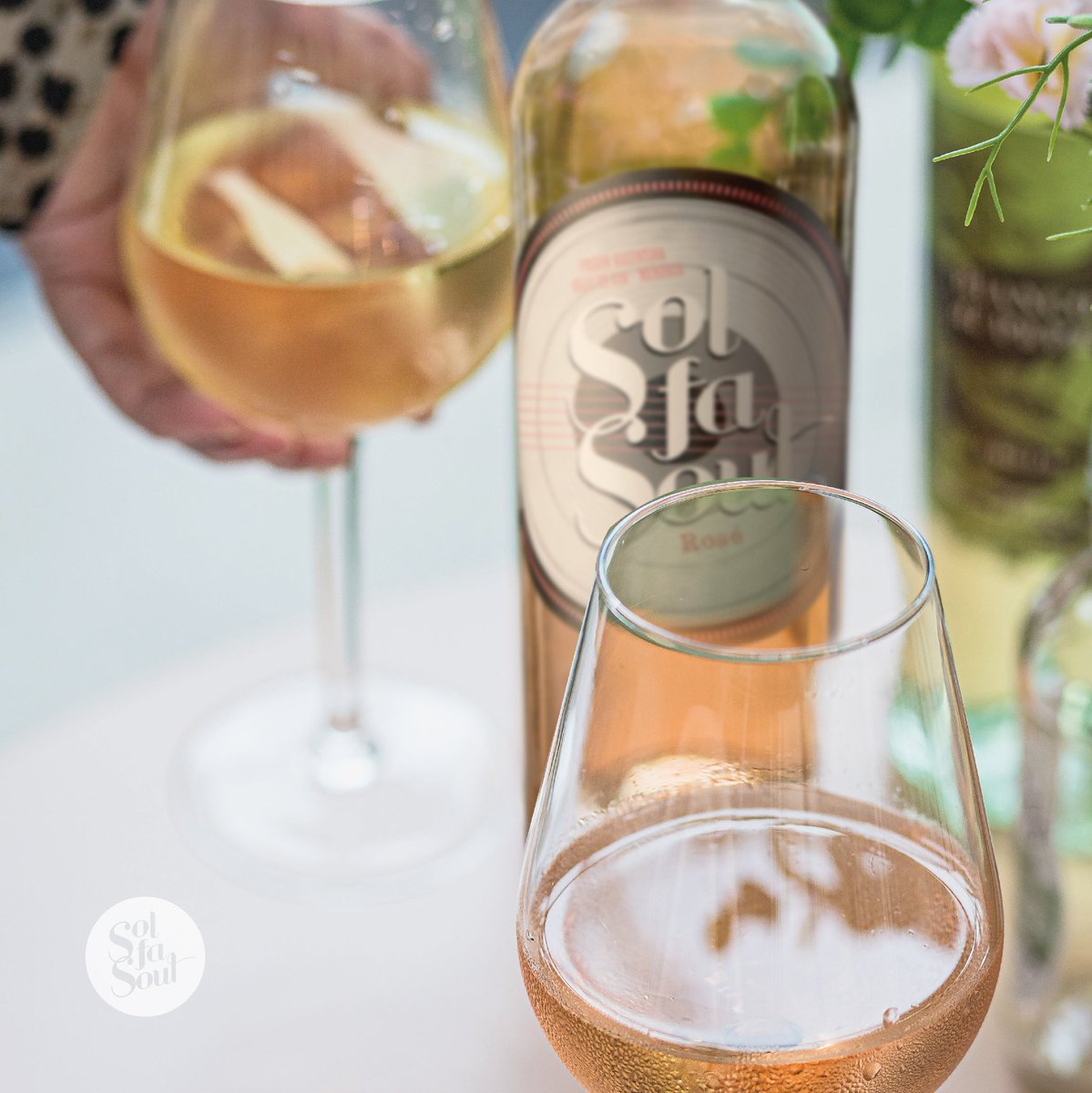 SolFaSoul's tweet image. One #moment, one #Wine. 🥂
Cheers with #SolFaSoul Rose! 
#SFS #WinesToFeel #musictoFly #rose #Weekend #sundayvibes