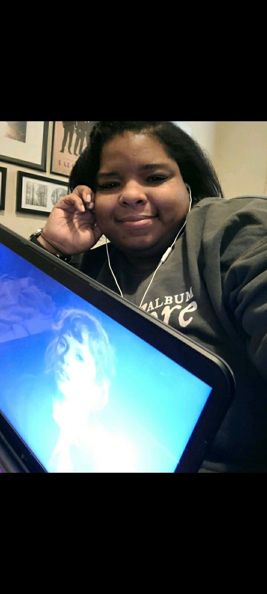 out_23rd's tweet image. #storiesforswift I&apos;ve met people I now call my best friends because of @taylorswift13. around when lover was announced, I met @sparks_of_light @JCPeacockk @Road_NotTaken13 @parladouceur on tumblr, &amp;amp; we still talk all the time. 💖 (this is from when we watched long pond together!)