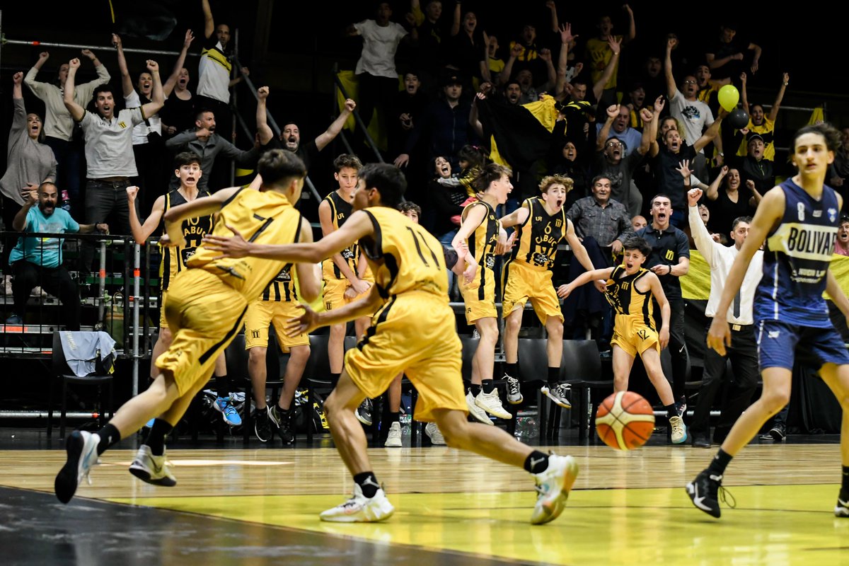 cabboficial's tweet photo. 🏆 Unión Central es el campeón de la Liga Federal Formativa U15.

🏀 El elenco de Villa María lo dio vuelta en el cierre y superó a Bolívar de Villa Carlos Paz por 70-66 para quedarse con el primer título en la historia del certamen. 

🔗 https://t.co/Kw00h3Pdd7 https://t.co/0EsCt4ce2U