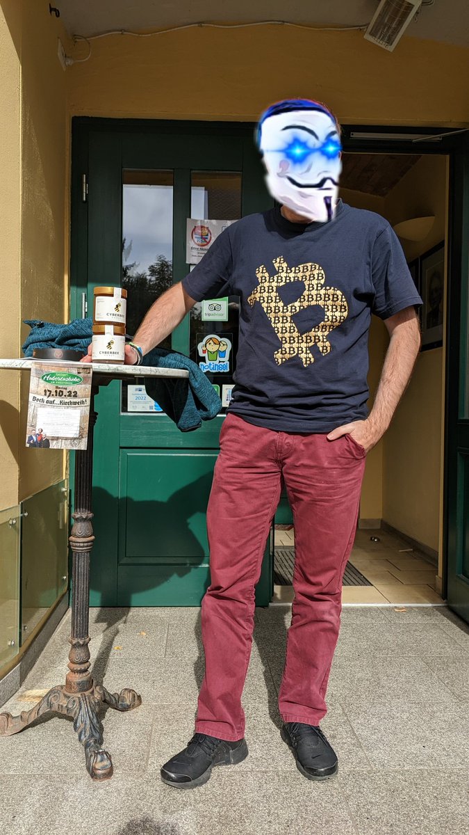 AloisSchmalzl's tweet photo. Griabig 🍻 war's, beim:
#Bitcoin #Stammtisch
#Einundzwanzig #Regensburg
#Oberpfalz 
Es wurden fleißig Sats geschubst für #CyberBee Honig 🍯vom @musikertreff der ebenfalls sein 
"Ois auf Pump" 🎶🎤 zum Besten gab 👏🏼
Ein 🧡 Merci an @sweedgraffixx
für das 🙌🏼  ₿itcoin T-Shirt! https://t.co/kT3yt8iaqO
