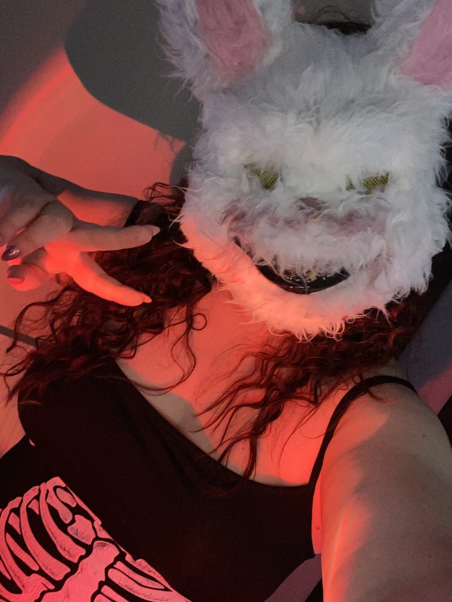 sysiudphoto's tweet photo. Me: who should I be on Halloween?
BF: maybe sexy bunny.  
Me: Sure, no problem. 

Also me ; https://t.co/VZtEaO2NG6
